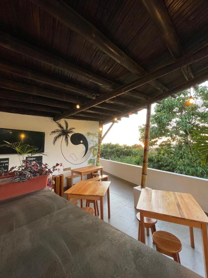 Kiwi Suites Hostel Montañita Exteriör bild